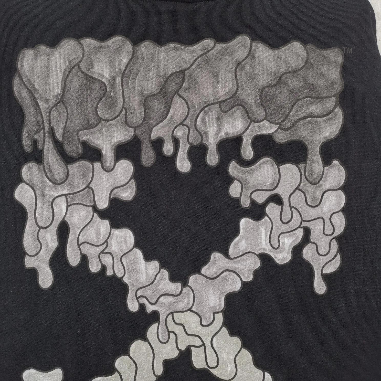 Top tested version official website new model OFF-WHITE water droplets dissolve black ice cream hoodie pullover sweatshirt Graffiti arrow series European niche culture high street versatile inkjet graffiti water drop arrow 💧 hot melt gradient effect! The printing adopts the imported glue hot stamping process. The printing has an overlapping and melting texture, creating a three-dimensional and dynamic effect. After high temperature and heat fixation, the firmness is very high, so there is no need to worry about the printing fading and falling off easily! The fabric is made of custom-woven and dyed pure cotton twill terry that has been pre-shrunk by washing and treated to prevent pilling. The collar is made of thick threads and is elastic. The collar will not deform even after repeated cleaning for a long time!   Complete range of PB packaging bags with wash water label tags and comparison support! 🚩Wall crack recommendation is different from the market currency! A full set of customized accessories! Strict quality control! ZP-purchasing agent of the same level! It’s extremely difficult to reproduce, so don’t be afraid of any comparison! Give it away and keep it for yourself💕 The fabric is made of 480g large fish scale terry cotton fabric, which is full of drape and is a big release. Color: black and white Size: XS-L P:390